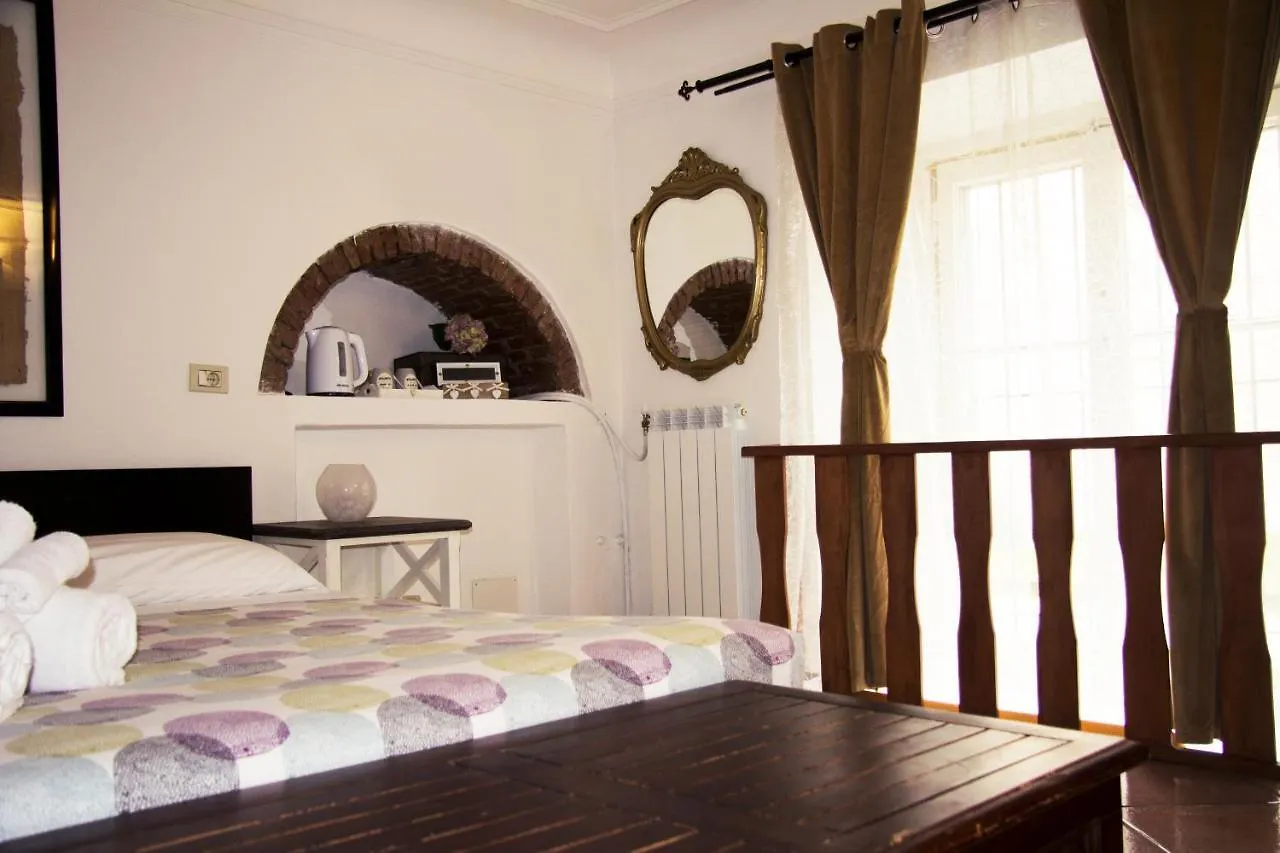 B&B 7 Archi Como 2*,  Italy
