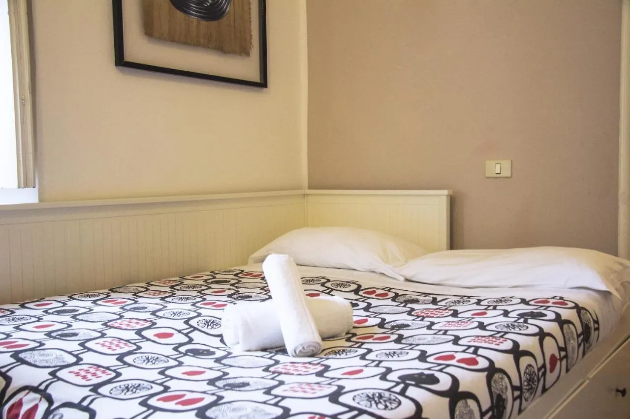 B&B 7 Archi Como 2*,